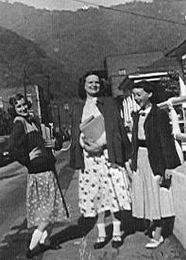 1953 Dodie, Loretta and Butchie