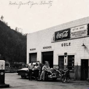 Buffalo Garage at Kistler Photo of the Buffalo Garage at Kistler, Logan County, WV