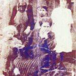 Logan County Unknown Family possibly Harts Creek. If you can ID any of these individuals, please leave a comment if you can name all of them and reference photo 1543. Harts Creek, Logan County Family