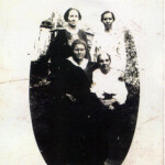 Rulana Massie May seated
believed to be daughter Martha seated next to her
believed to be another daughter standing above her...Name?
Other woman believe to be a neighbor...unknown name Rulana Massie May