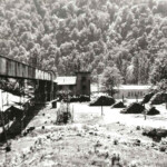 Earling tipple and school courtesy of John Paul Curry. Earling, WV