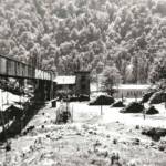 Earling tipple and school courtesy of John Paul Curry. Earling, WV