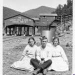 1920s photo of Alma Merritt, Margaret Merritt, and Audie Mills at Lorado, Logan County, WV